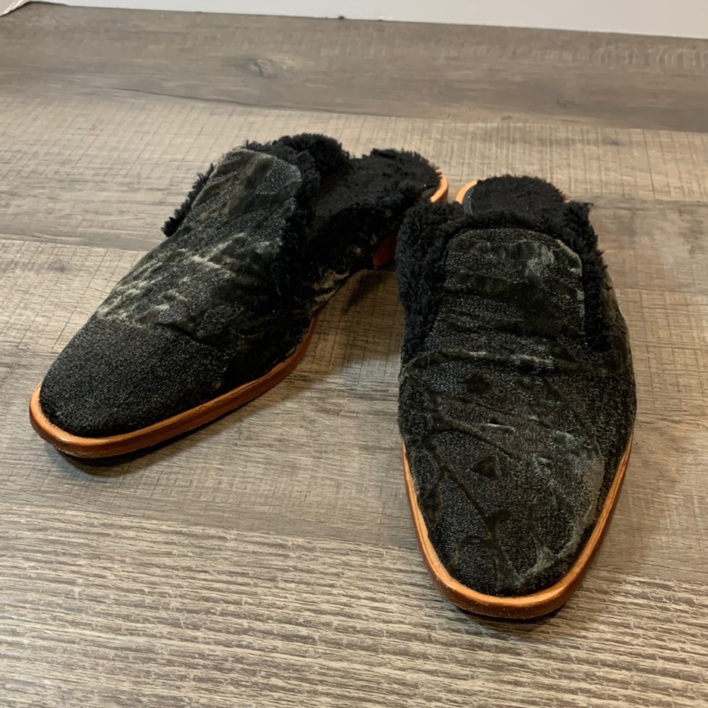 Free People velvet slides size 39